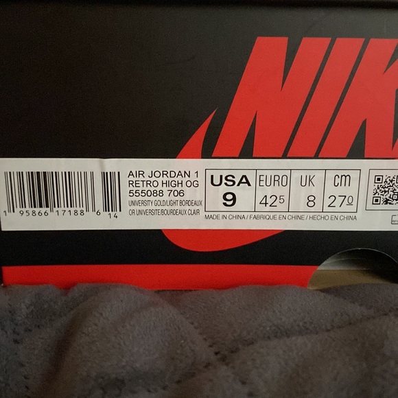 Missing the purlple laces - Picture 2 of 4